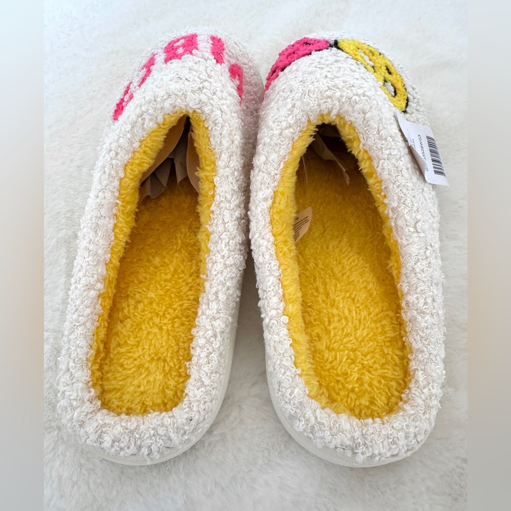 Women's Cozy Peace Happy Face Vibes Slippers, Size 8-9 - Picture 4 of 7